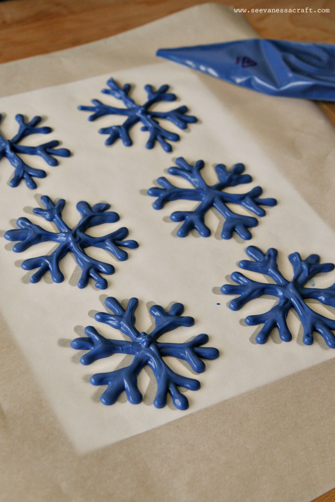 edible craft) chocolate snowflake cupcake toppers - See Vanessa Craft